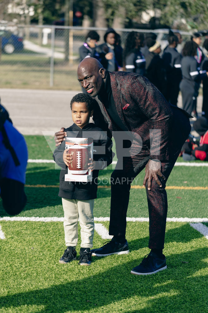 02-titusoneil-wwe-skanska-event-joyofgiving-yepphotography-yep-photography-gabrielsphotography-1 Yep-photography-children-receiving-presents-and-taking-photos-with-santa-claus-at-the-joy-of-giving-charity-event-spreading-holiday-cheer-and-kindness