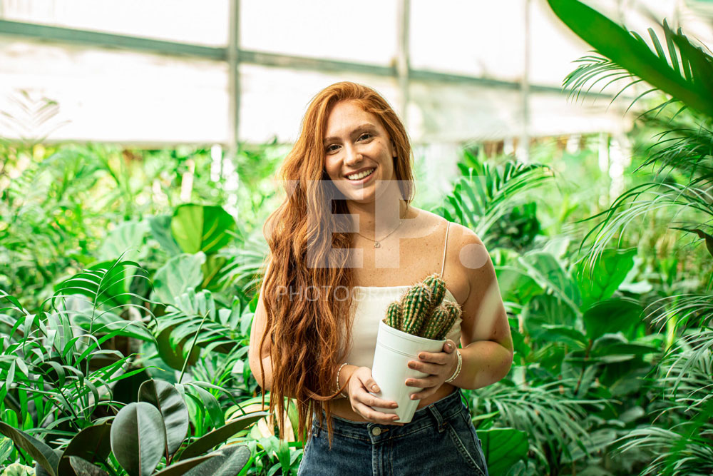 03-plant-green-environment-broumana-yep-photography-gabrielsphotography yep-photography-plants-showroom-with-greenery-sunlight-and-vibrant-colors-showcasing-indoor-plants