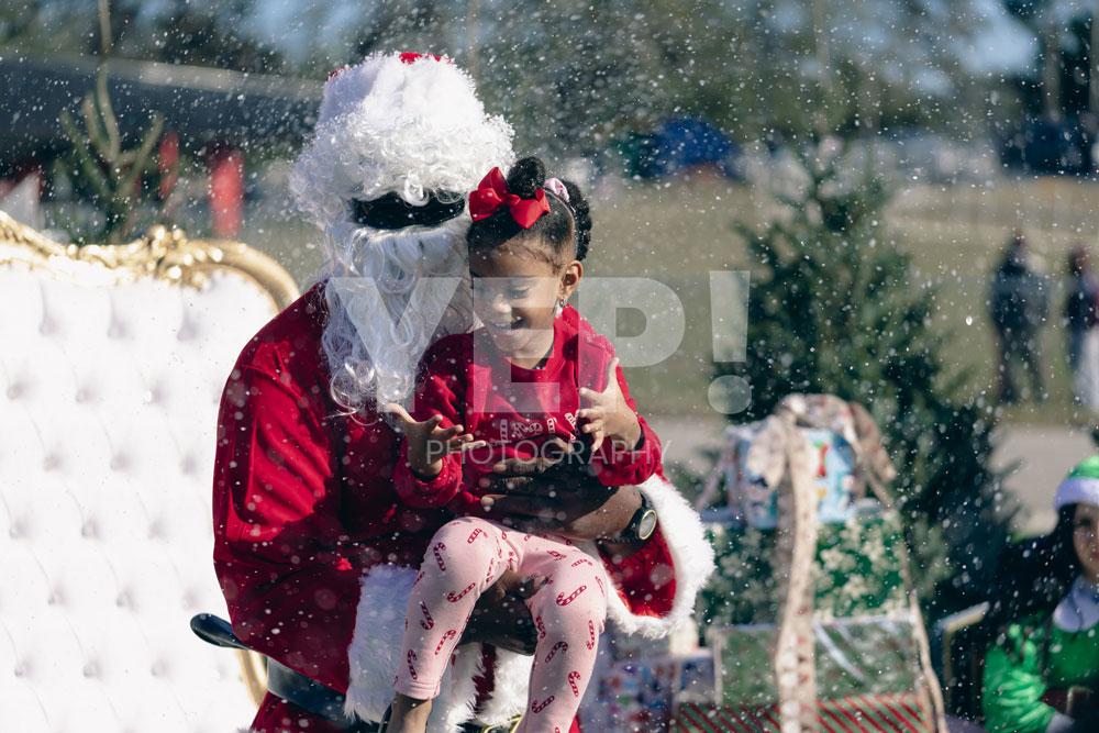 07-titusoneil-wwe-skanska-event-joyofgiving-yepphotography-yep-photography-gabrielsphotography-1 Yep-photography-children-receiving-presents-and-taking-photos-with-santa-claus-at-the-joy-of-giving-charity-event-spreading-holiday-cheer-and-kindness