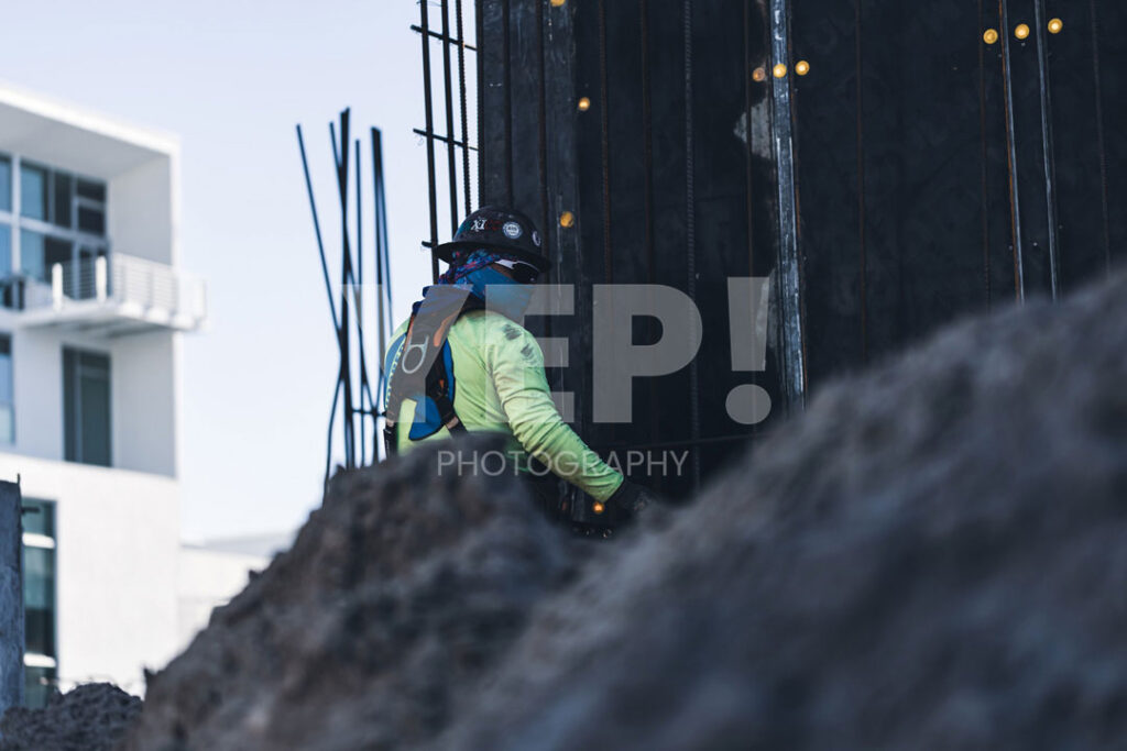 11-construction-location-project-photography-gabrielsphotography-sunrise-concrete-thegallery-sarasota yep-photography-construction-site-commercial-shoot-featuring-building-projects-heavy-machinery-and-progress-photos-hoopers-skanska-onsite