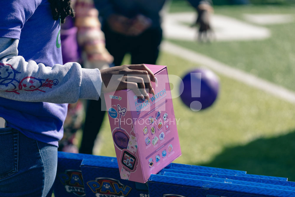 17-titusoneil-wwe-skanska-event-joyofgiving-yepphotography-yep-photography-gabrielsphotography Yep-photography-children-receiving-presents-and-taking-photos-with-santa-claus-at-the-joy-of-giving-charity-event-spreading-holiday-cheer-and-kindness
