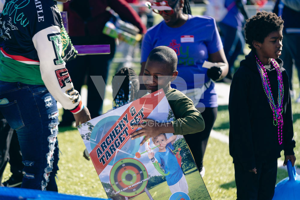 18-titusoneil-wwe-skanska-event-joyofgiving-yepphotography-yep-photography-gabrielsphotography Yep-photography-children-receiving-presents-and-taking-photos-with-santa-claus-at-the-joy-of-giving-charity-event-spreading-holiday-cheer-and-kindness