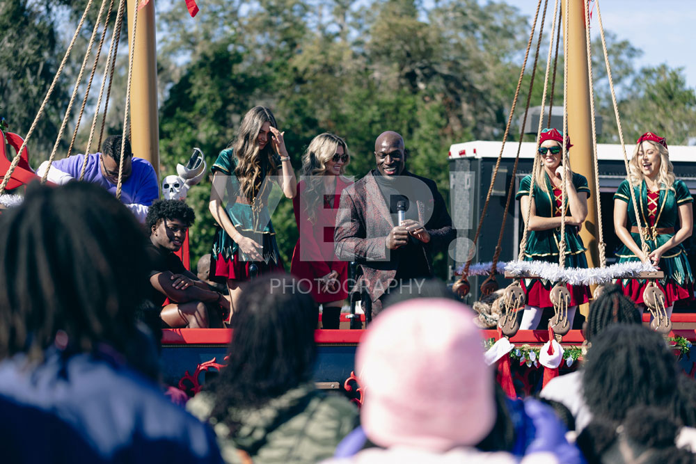 19-titusoneil-wwe-skanska-event-joyofgiving-yepphotography-yep-photography-gabrielsphotography Yep-photography-children-receiving-presents-and-taking-photos-with-santa-claus-at-the-joy-of-giving-charity-event-spreading-holiday-cheer-and-kindness